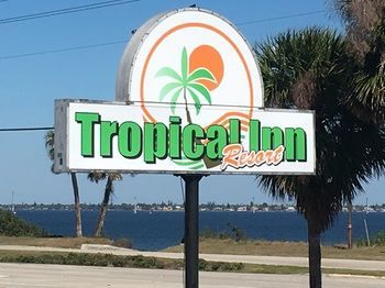 Tropical Inn Palm Bay Exterior photo